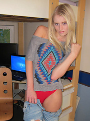 Horny horny texas teen finger fucks her self in these little blonde gf solo sex pics